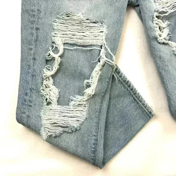 American Eagle High Rise Mom Light Wash Fade Distress Ankle Jean Size 2 X-Short - Picture 4 of 15